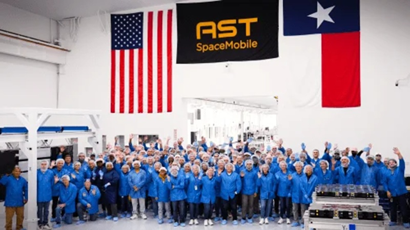 AST SpaceMobile zrychlila satelitní internet pro smartphony téměř pětkrát rychleji