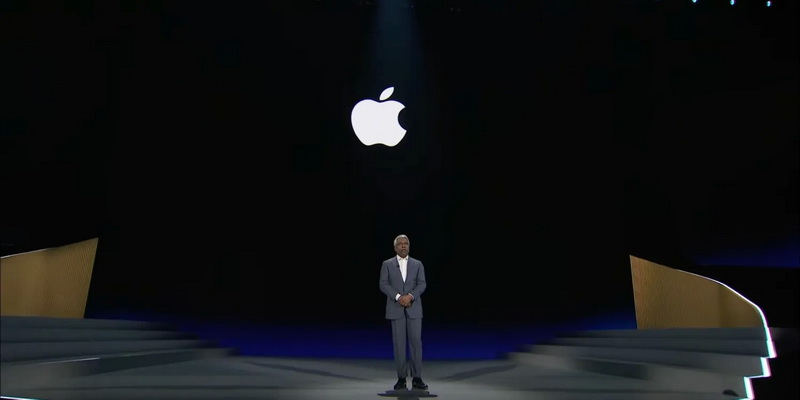Google oznámil spuštění reklamy „zvětšující“ Apple Siri, založené na AI Gemini