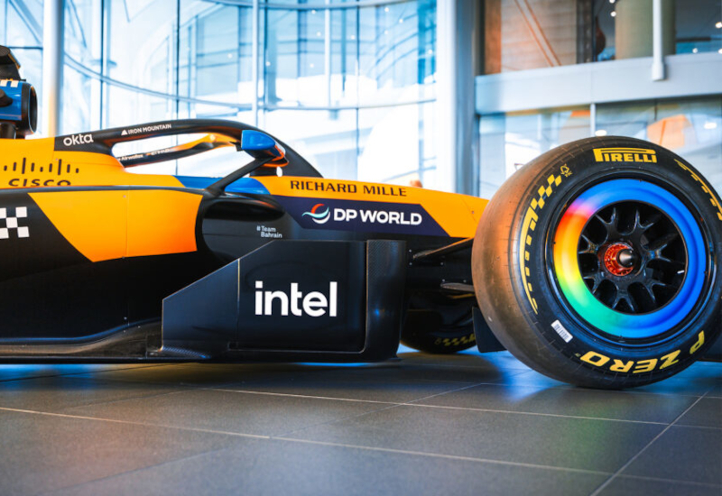 Intel se staví do role výpočetního partnera McLarenu a vyzývá AMD na okruzích Formule 1