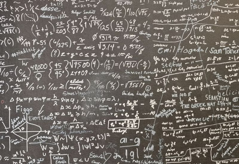 Od analýzy koček po teorie Erdősa: umělá inteligence se stále častěji snaží dosáhnout vrcholů matematiky