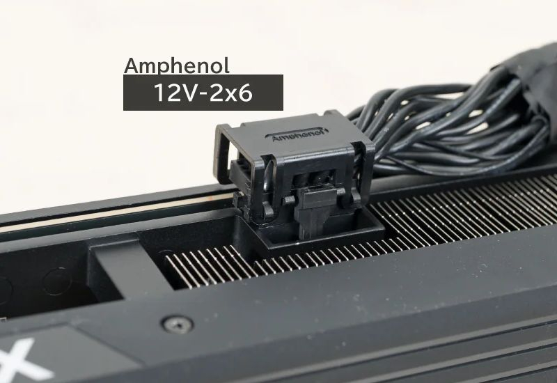 Dell zavedla kontroverzní 16‑kontaktový napájecí konektor pro grafické karty, aby zabránila jejich roztavení