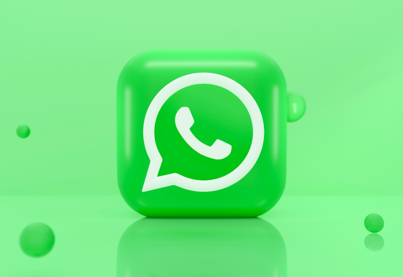 WhatsApp zavedl placenou predplatné Plus pre iOS s novými tématami, ikonami a 18 farebnými akcentmi