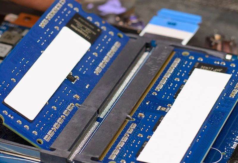 Deficit paměti otevírá čínským firmám přístup k notebookům HP, Dell, Acer a Asus.