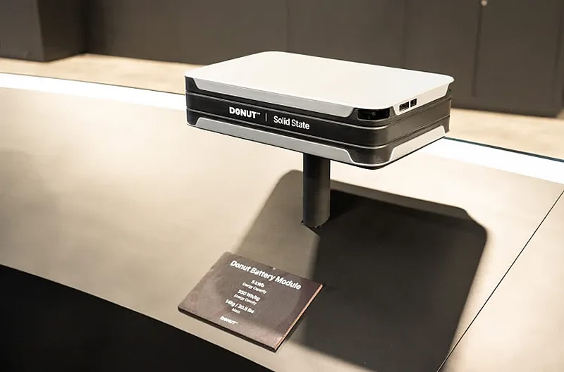 Donut Lab ukázal, že jejich pevný akumulátor nabíjí se do 80 % méně než za pět minut v autonomních zkouškách