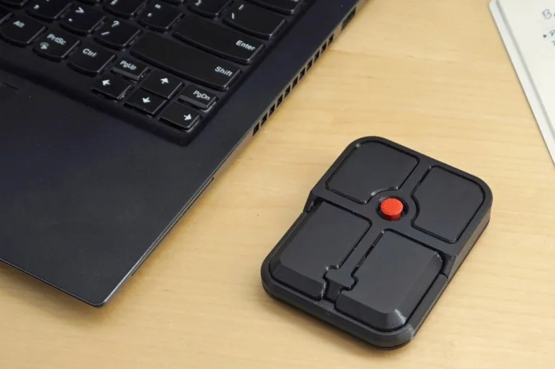 Ploopy přeměnil kultovní TrackPoint z ThinkPadu na přenosné myši tím, že ho „odpojil“ od notebooku.