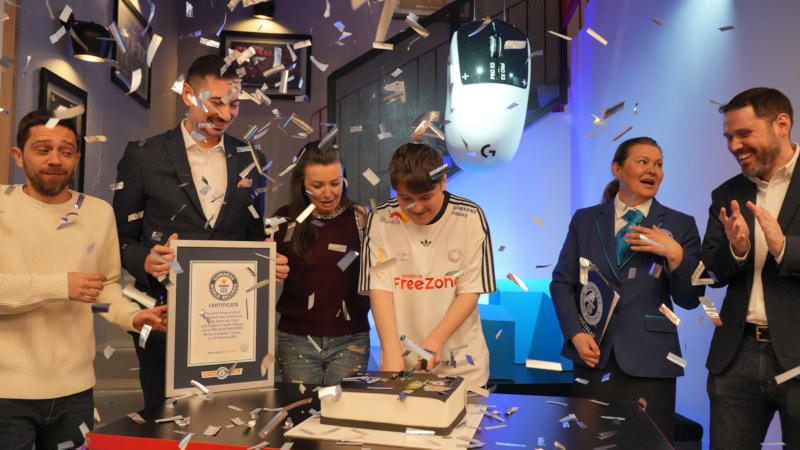 Logitech G Pro X2 Superstrike porazil světový Guinnessův rekord v počtu kliknutí, přestože ve některých hrách byl označen za čítaře.
