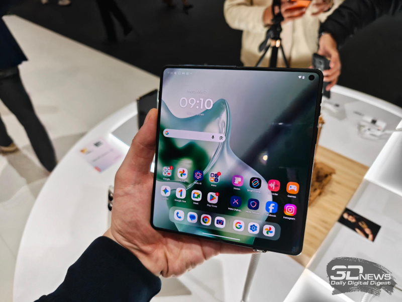 Motorola představil nový flexibilní telefon Razr Fold