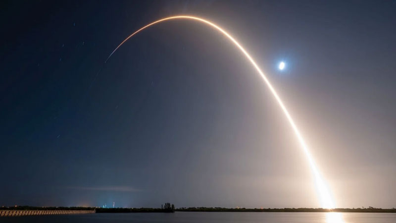 SpaceX obvinila spuštění konkurenčních satelitů Amazon Leo zvyšováním rizika kolizí