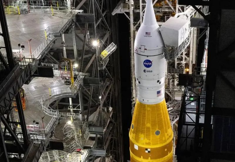 NASA naplánovala start lunární mise Artemis II 1. dubna, ale v názvu používá slovní hříčku „Neshutocné dělo“.