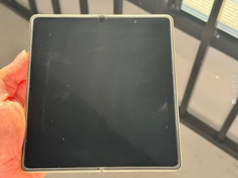 Oppo a Honor se připravují na vydání skládacích telefonů bez ohýbání obrazovky – je to skutečně nové řešení.