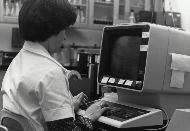 Světové prodeje osobních počítačů klesnou o 5 %, protože rostou náklady na paměť, zatímco jediná perspektiva zůstává v Apple a herním segmentech.