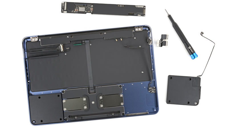 iFixit analyzovali MacBook Neo a uznali ho za nejpohodlnější k opravě mezi notebooky Apple