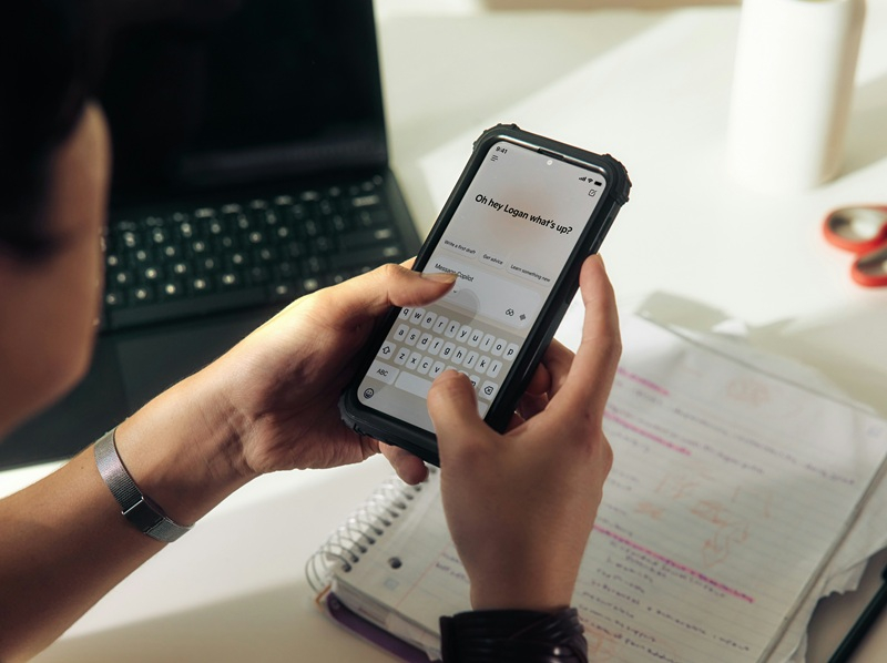 V průzkumu se zjistilo, že polovina zaměstnanců v USA již používá umělou inteligenci na pracovišti.