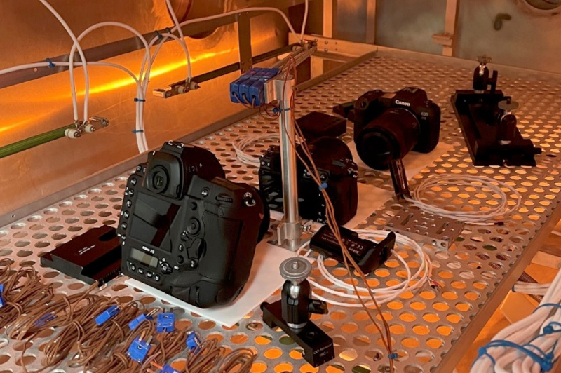 NASA zkoumala standardní kamery Canon a Nikon v kosmických podmínkách – jen některé z nich překonaly test.