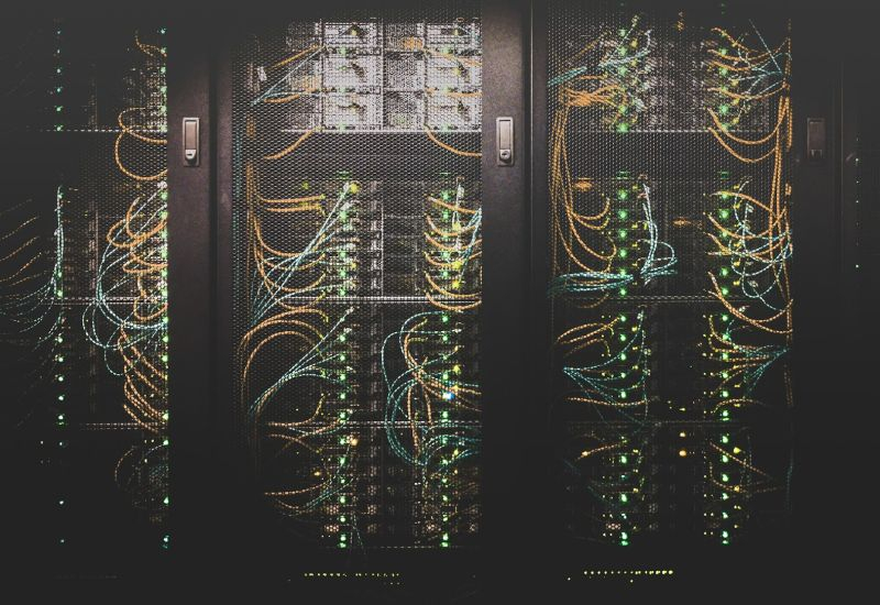 Alphabet plánuje prodat akcie na částku 80 miliard dolarů na rozvoj infrastruktury umělé inteligence.