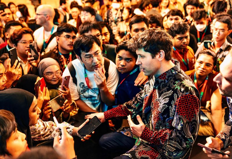 V USA zadržali osobu, která údajně plánovala podhat dom Sema Altmana z OpenAI