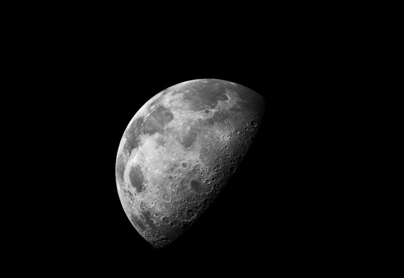 Elon Musk plánuje vybudovat satelitní síť pro AI na Měsíci pomocí obrovské katapulty k odpalování.