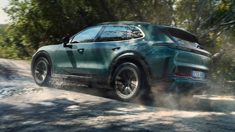 Porsche představila elektrický Cayenne, který vyvinul výkon 1139 koní a dosáhl rychlosti 100 km/h během 2,4 sekundy.