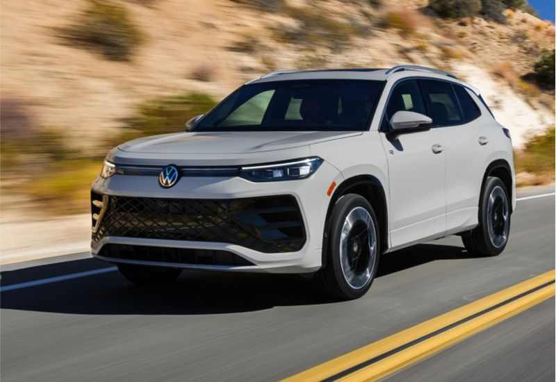 Volkswagen vrací přibližně 100 000 elektromobilů kvůli problému s bateriovými bloky.