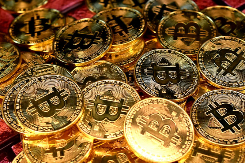 Dnes oslavuje 16 let od té první nákupu za bitcoiny – dvě pizzy by nyní stály 770 milionů dolarů.