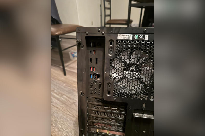 Blesk zasáhl dům přes internetový kabel, zničil počítač a router