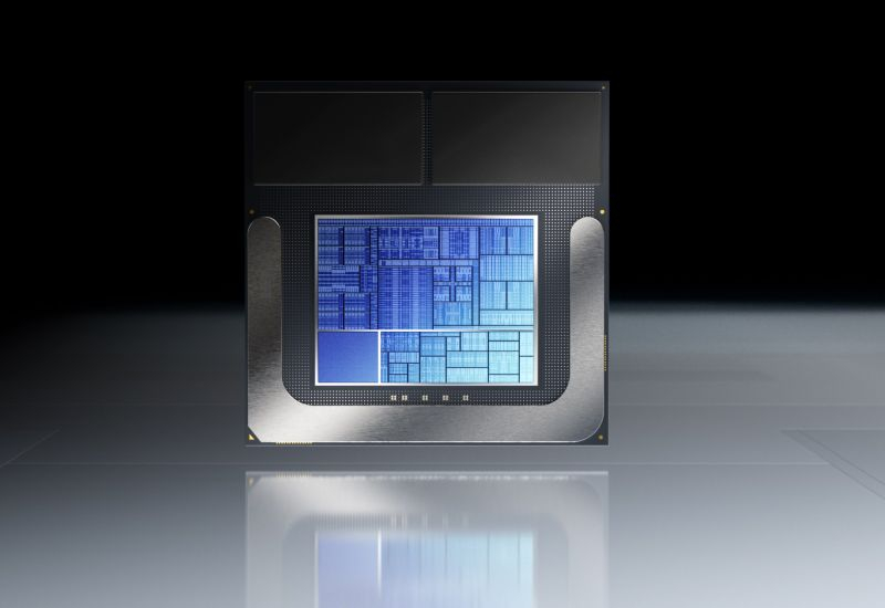 Intel letos bude nucen zvyšovat výrobu 10 nm čipů kvůli nedostatku mikroprocesorů.