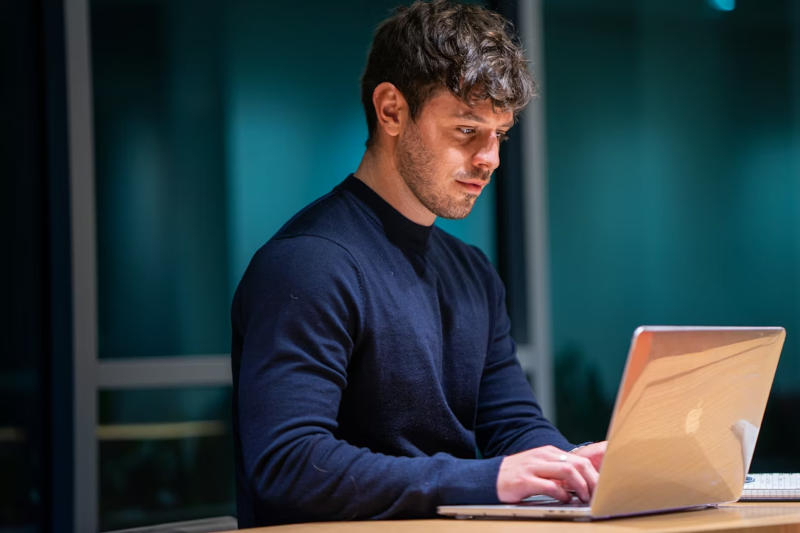 Aktivní uživatelé umělé inteligence čelí zvýšenému riziku profesního vyhoření