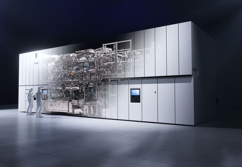 ASML plánuje široké využití technologie High‑NA EUV již příští rok pro výrobu čipů s velikostí tranzistoru 1,4 nm a menší.