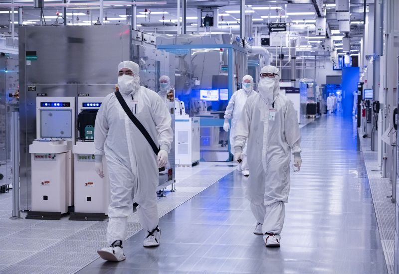 Akcie Intelu vzrostly o 14 %, když se objevily informace o transakci s Apple.