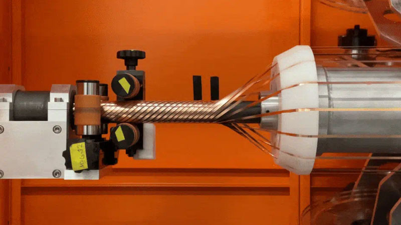 Umělá inteligence urychlí vývoj supravodivosti, ale nepřinese reálný technologický skok a ani ne v očekávaném místě.