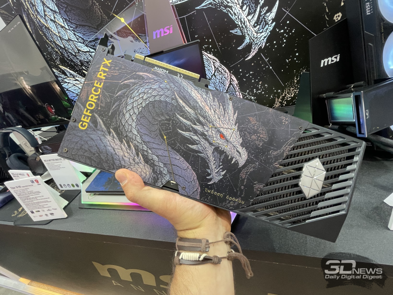 MSI představila GeForce RTX 5080 Suprim v jubilejní verzi Draco Epic s velkým drakem na zadním panelu