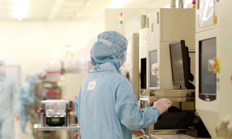 SMIC dosáhla růstu tržeb o 61 % díky projektům AI, sankcím a nahrazování importu.