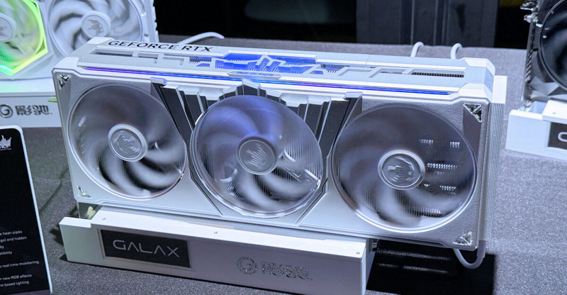 Galax představila koncept GeForce RTX 6090 Hall of Fame se čtyřmi ventilátory a křišťály Swarovski