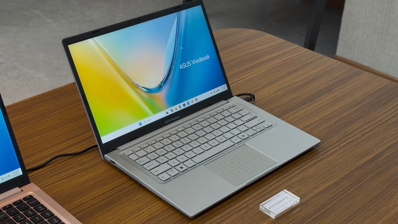 Asus představila úsporné modely Vivobook S14 a S16 se šesti jádry Core 7 a uvádí, že jsou konkurenceschopné v porovnání s MacBook Neo