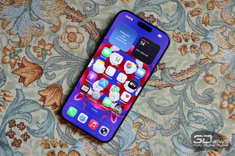 Apple iPhone Pro v jubilejním vydání zažije zásadní změnu designu: displej se bude ohýbat ze všech stran.