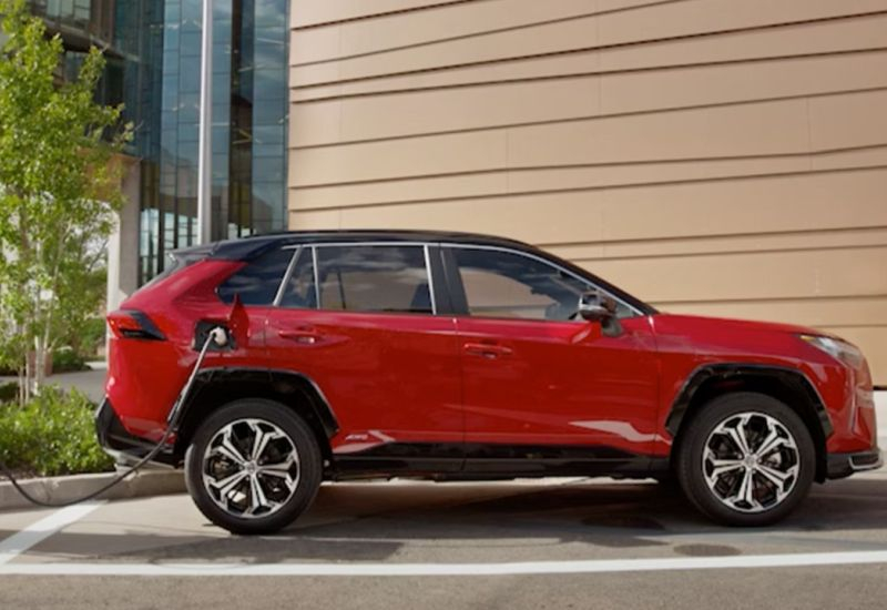 Výzkum ukázal, že plug‑in hybridy spotřebovávají mnohem více paliva, než je uvedeno.