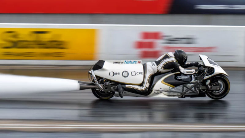 Britský vynálezce vytvořil dvojkový motocykl, který se stal druhým nejrychlejším mezi všemi motocykly na světě