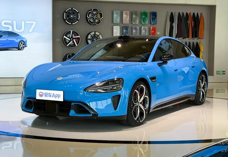 Xiaomi SU7 po aktualizaci designu vypadá zcela odlišně a slibuje dojezd až 902 km.