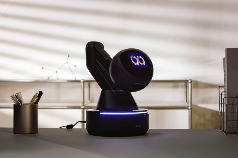 Lenovo představil „oční kuličku“ – prototyp AI‑robotického pomocníka Workmate s vestavěným projekčním modulem a umělou inteligencí