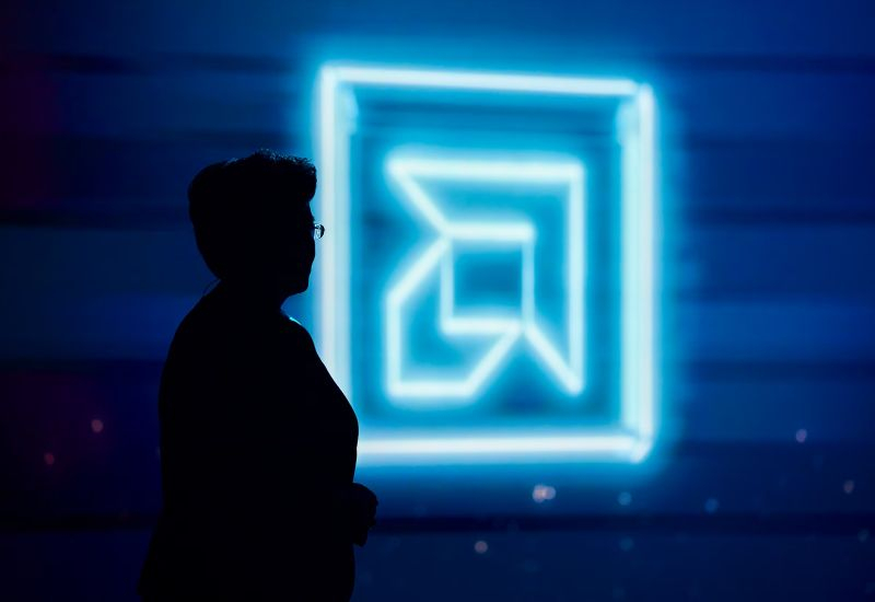 AMD dosáhla rekordní tržní kapitalizace ve výši 454 miliard dolarů a překonala Intelu téměř o třetinu.